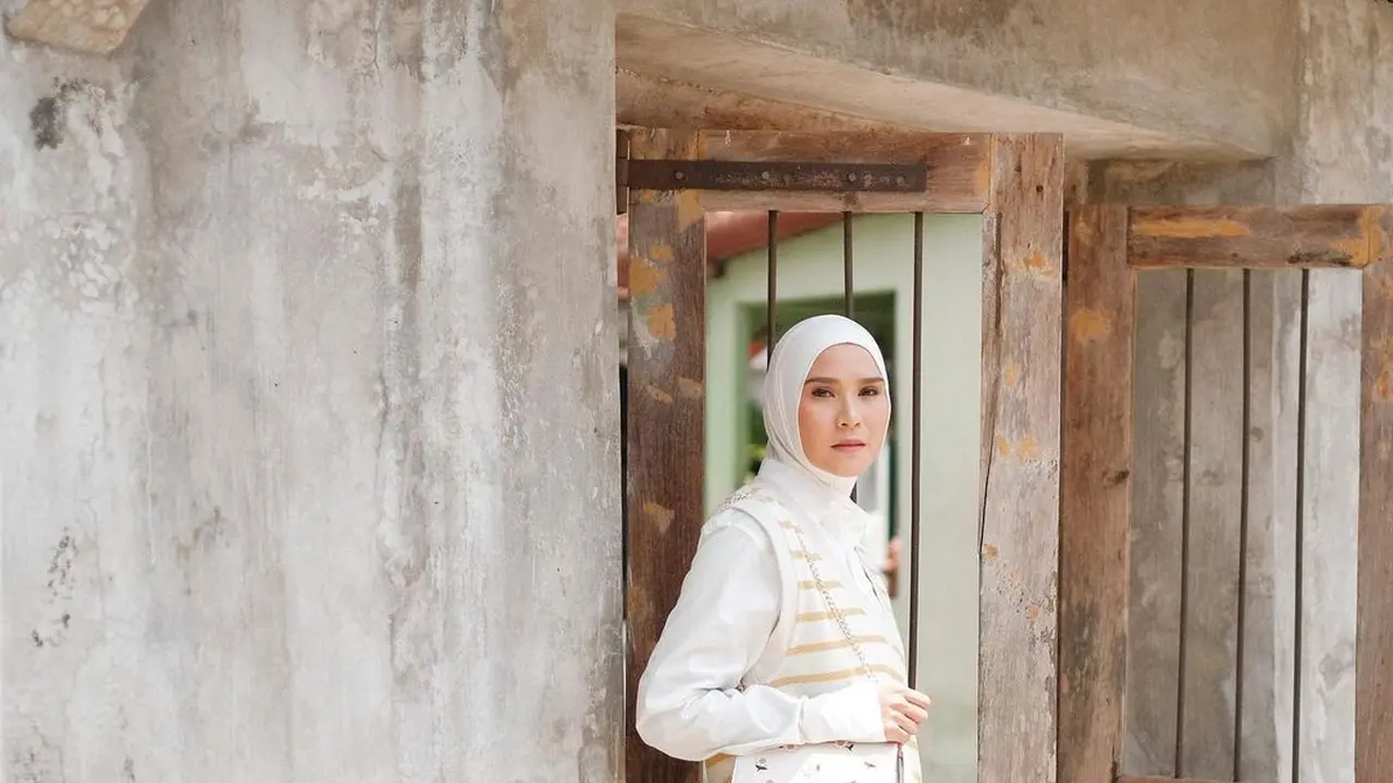 8 Gaya Seleb Tetap Awet Muda dan Stylish Meski Punya Banyak Anak, Wulan Guritno hingga Ussy Sulistiawaty