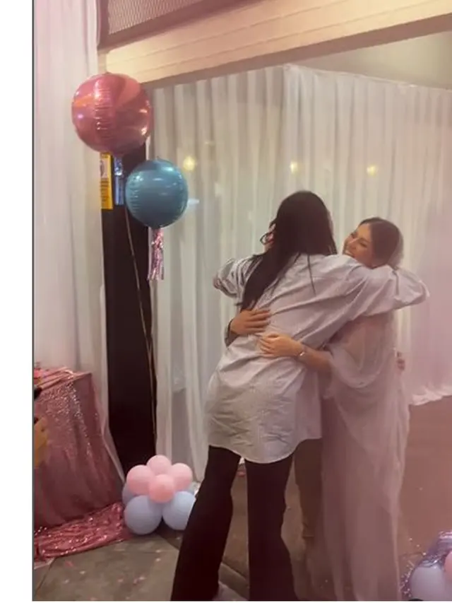 6 Momen Atries Angel Gelar Pengajian 4 Bulanan dan Gender Reveal, Haru Bahagia