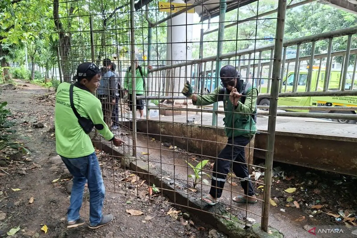 Akses Masuk Taman Kota Cawang Ditutup