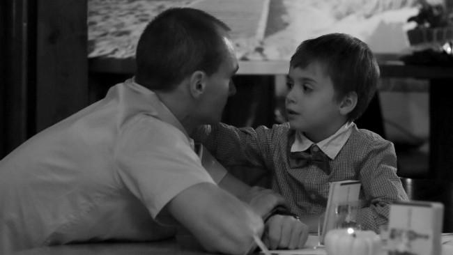 	Ilustrasi keramahan ayah kepada putranya. (Sumber PxHere)