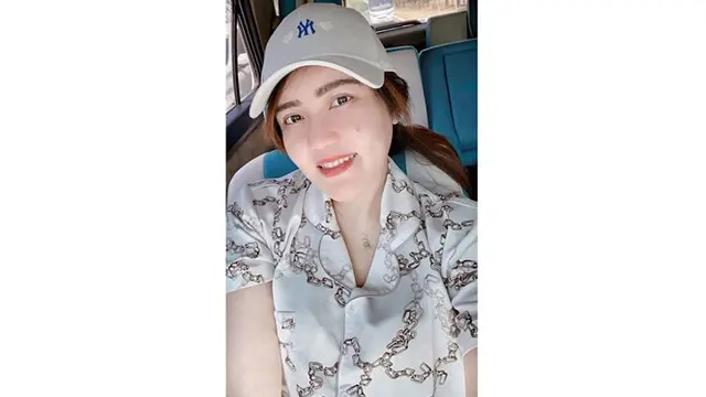 Unggah Foto Berjerawat, Ini 6 Potret Via Vallen Tampil Natural