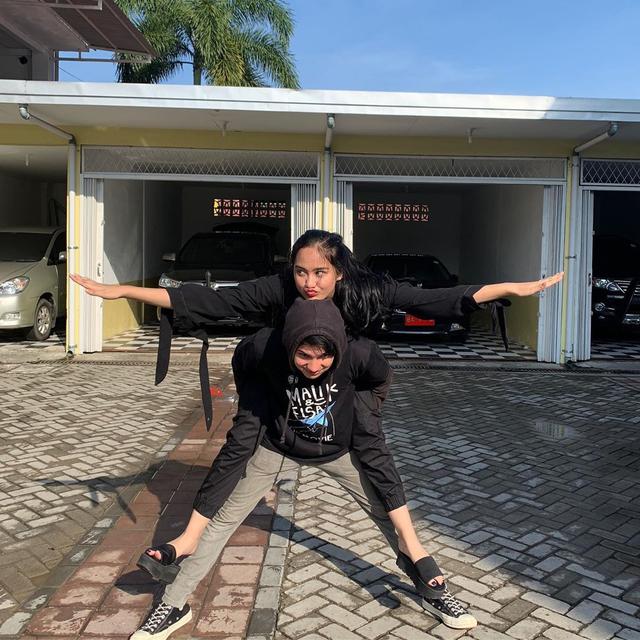 Main Film Bareng Ini 6 Momen Kebersamaan Salshabilla Adriani dengan Endy Arfian