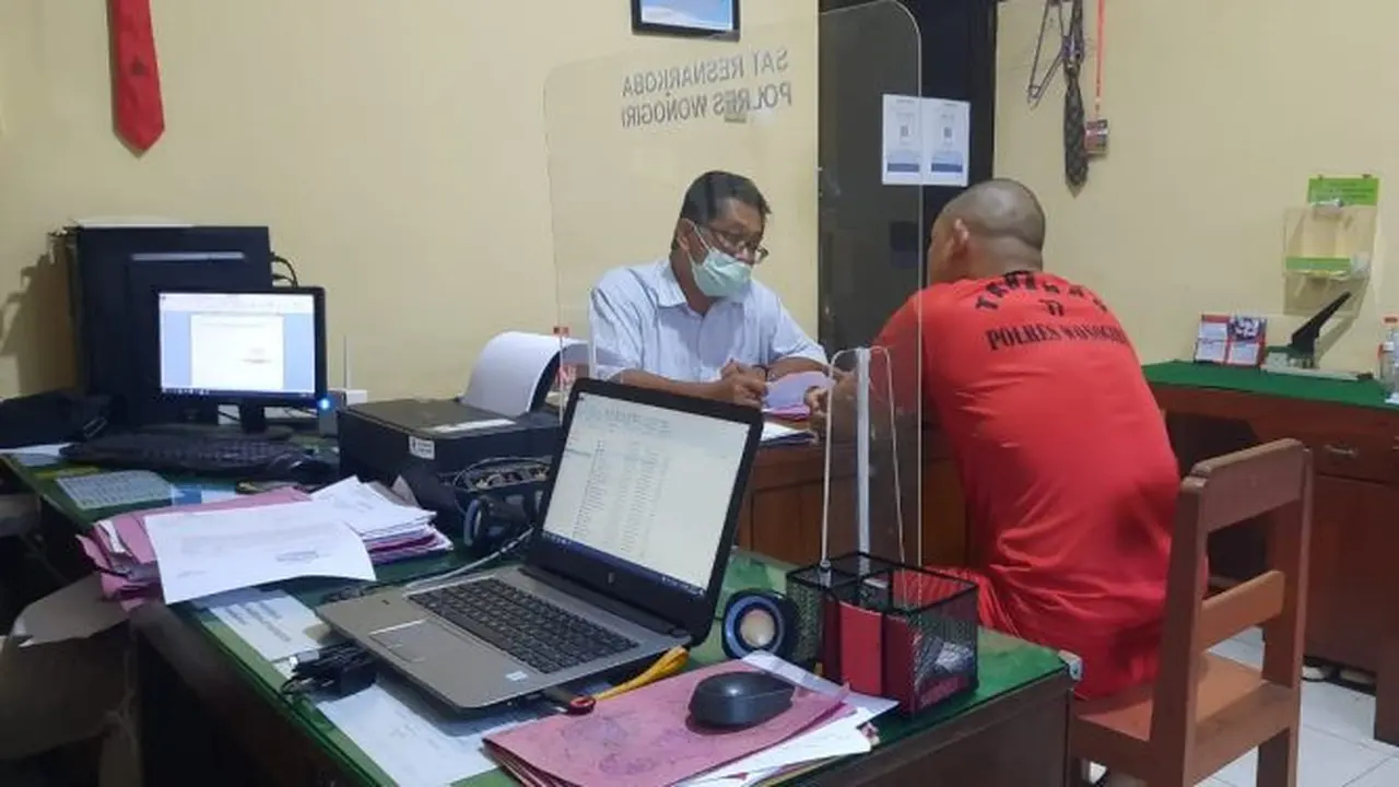 Seorang pemuda ditangkap karena mencoba menyelundupkan sabu-sabu yang dimasukkan ke makanan ke Lapas Kelas IIB Wonogiri. (Foto: Liputan6.com/Humas Polda Jateng)