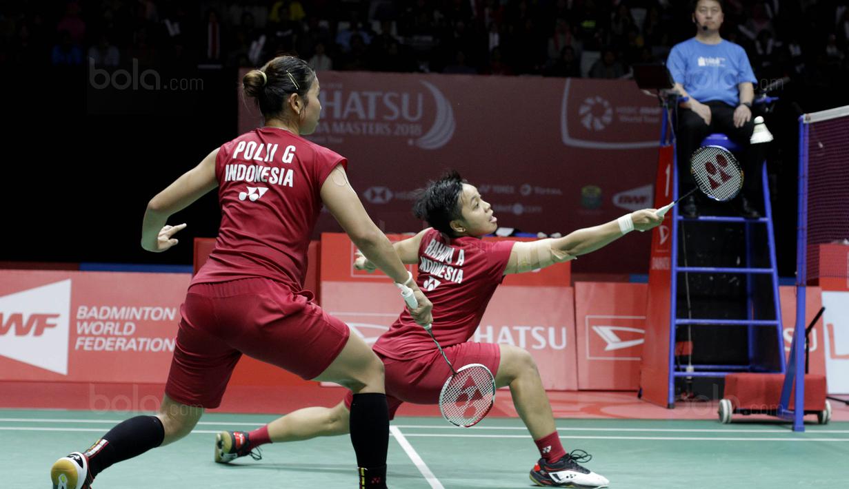 Ganda putri Indonesia, Greysia Polii/Apriyani Rahayu, saat melawan wakil Korsel, Lee So-hee/Shin Seung-chan pada laga Indonesia Masters 2018 di Istora Senayan, Sabtu (27/1/2018). Greysia/Apriyani menang 21-11, 17-21, 21-17. (Bola.com/M Iqbal Ichsan)
