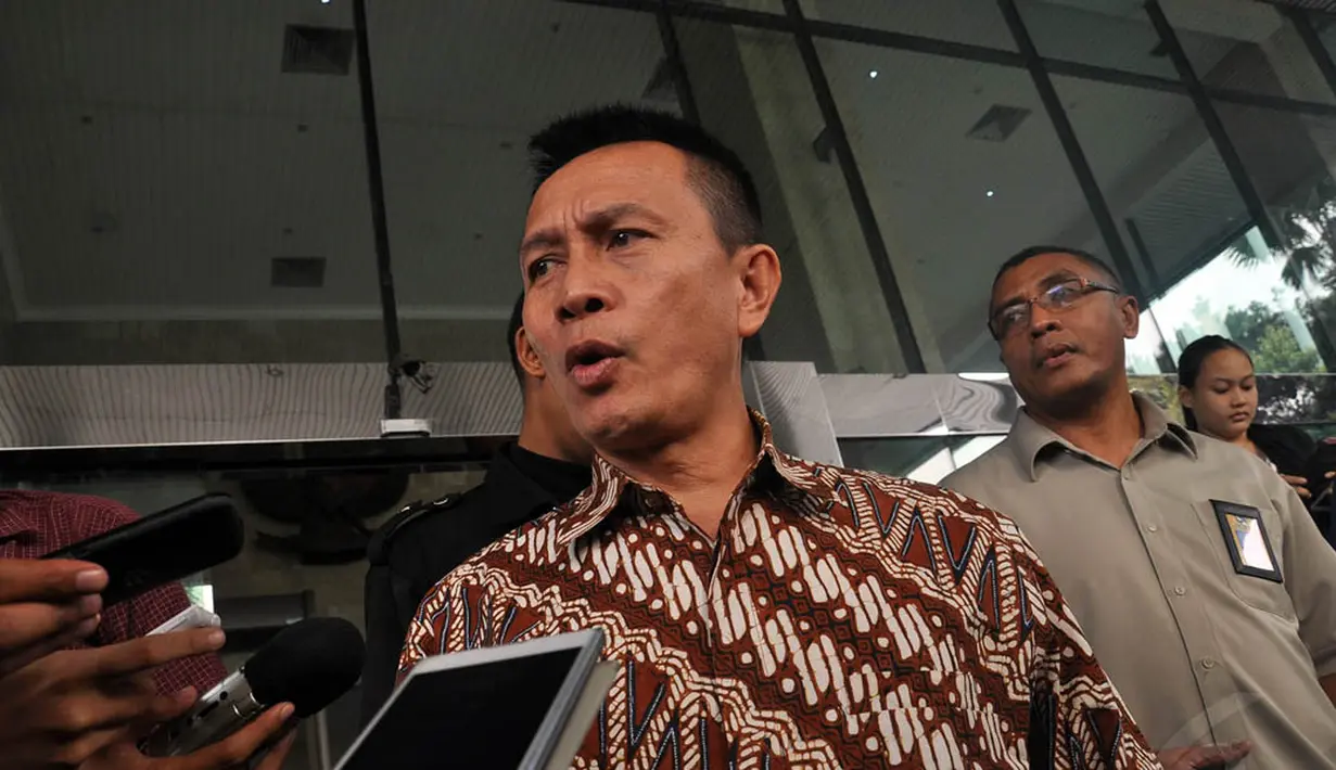 Ketua Komisi Yudisial (KY) Suparman Marzuki mendatangi kantor KPK, Jakarta, Senin (6/10/14). (Liputan6.com/Miftahul Hayat)