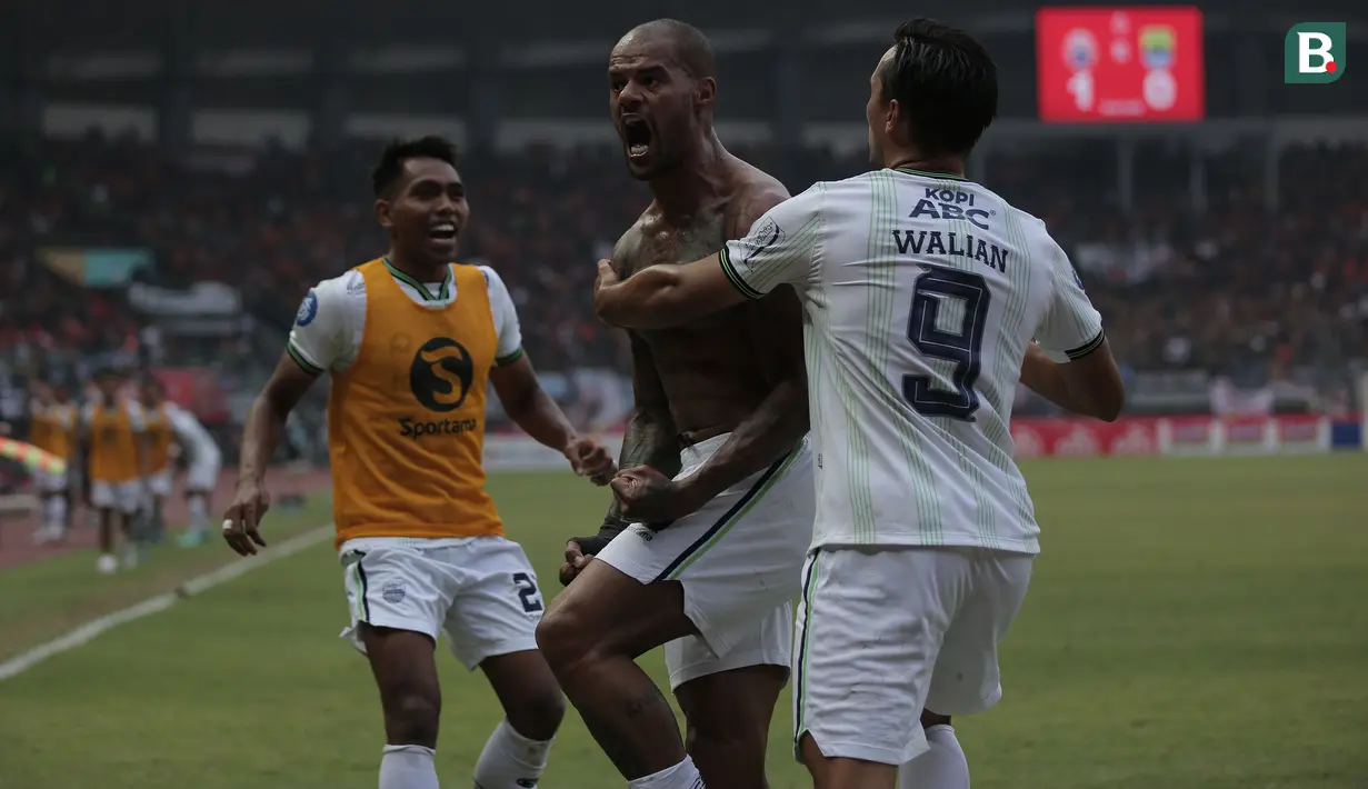 Striker Persib Bandung asal Brasil, David Da Silva juga telah mengoleksi 14 gol di BRI Liga 1 2023/2024 dari total 20 laga. Seluruh gol dicetaknya bersama Persib Bandung, klub yang telah dibelanya sejak Desember 2021. (Bola.com/Ikhwan Yanuar)