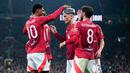 Pemain Manchester United merayakan gol yang dicetak oleh Alejandro Garnacho ke gawang Leicester City pada pertandingan babak 16 besar Carabao Cup di Stadion Old Trafford, Kamis (31/10/2024). (AP Photo/Dave Thompson)
