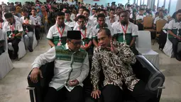 Ketua Umum DPP PKB Muhaimin Iskandar bersama Ketua Dewan Pembina Gemasaba Marwan Jafar saat menghadiri pelantikan Dewan Pimpinan Nasional Gerakan Mahasiswa Satu Bangsa (Gemasaba) di Kantor DPP PKB, Jakarta, Jumat (8/5/2015). (Liputan6.com/Johan Tallo)