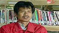 Meski hanya lulusan sekolah dsar, Yohanes Sukisno berkeinginan kuat untuk memajukan desanya. Warga Dusun Gener, Lereng Merapi, Muntilan, Jateng, ini mendirikan Rumah Baca Komunitas Lereng Merapi. 