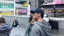 <p>Masih di Jepang, Ahn Bo Hyun sedang jalan-jalan menikmaati suasana perkotaan. (Foto: Instagram/ bohyunahn)</p>