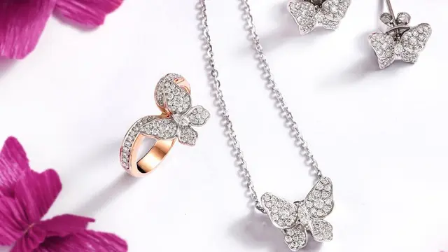 4 Fashion Item Bertema Musim Semi yang Bikin Penampilanmu Flawless di Segala Medan (3)