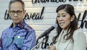 Menkomdigi Meutya Hafid mengumumkan untuk memberantas judi online, kementerian yang dipimpinnya kini menggandeng Otoritas Jasa Keuangan (OJK). (Liputan6.com/Herman Zakharia)