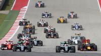 Suasana balapan F1 GP Amerika Serikat sesaat setelah start di Sirkuit Americas, Austin, Senin (24/10/2016) dini hari WIB. (Reuters/Adrees Latif)