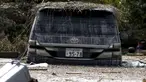 Sebuah mobil teronggok akibat meluapnya sungai Kinugawa yang disebabkan Topan Etau di Joso, Ibaraki Prefecture, Jepang, Sabtu (12/9/2015). Setidaknya 16 orang masih dinyatakan hilang. (REUTERS/Issei Kato)