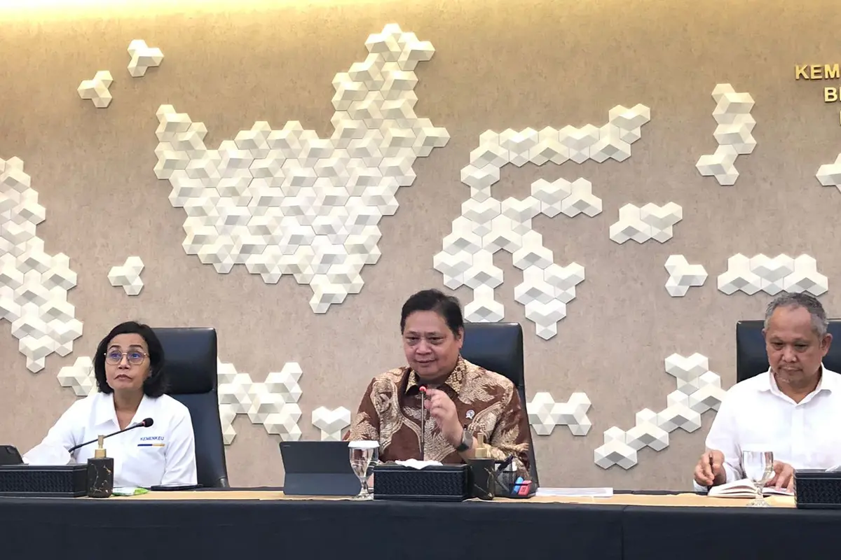 Menteri Koordinator Bidang Perekonomian Airlangga Hartarto  dalam konferensi pers: PDB Kuartal III 2023 serta Stimulus Fiskal , Senin (6/11/2023). (Tira/Liputan6.com)