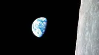 Penampakan Bumi dari permukaan Bulan. (Bill Anders/NASA)