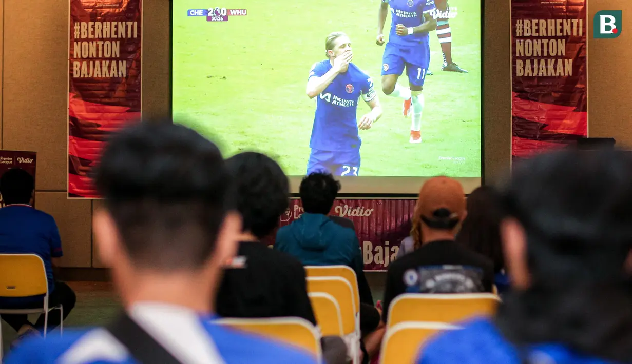 <p>Tayangan layar pemain Chelsea, Conor Gallagher saat mencetak gol kedua timnya ke gawang West Ham saat Roaring Night Liga Inggris 2023/2024 di Hotel Ibis Tanah Abang, Jakarta, Minggu (05/05/2024). (Bola.com/Bagaskara lazuardi)</p>