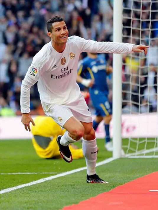 Ronaldo yang telah menjalin hubungan dengan sederet model cantik, dikatakan melakukan perjalanan ke Maroko adalah sebagai keprihatinan di Real Madrid. (via instagram/@cristiano) Sumber: dailymail.co.uk.