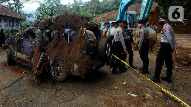 Pencarian Korban Longsor Usai Gempa Guncang Cianjur