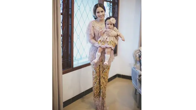 6 Gaya Momo Geisha Berdandan Bak Pejabat, Jadi Sorotan Publik