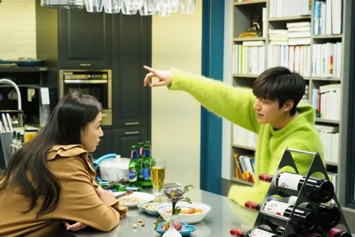 [Bintang] Intip Potret Adegan Mabuk Lee Min Ho di Legend of the Blue Sea