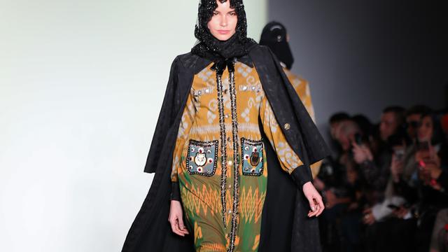 Vivi Zubedi di New York Fashion Week 2018