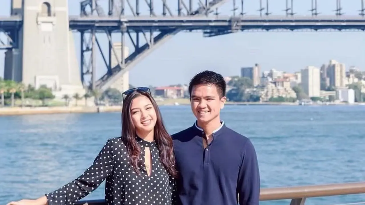 7 Potret Alisia Rininta Bersama Suami saat Traveling yang Selalu Tampil Kompak