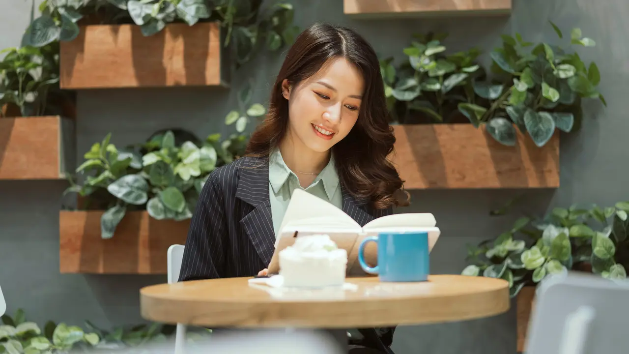 perempuan dan rekomendasi buku kafe