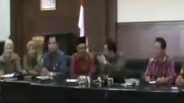 [VIDEO] Mahasiswa Serang: Ratu Atut Tak Usah Pulang ke Banten