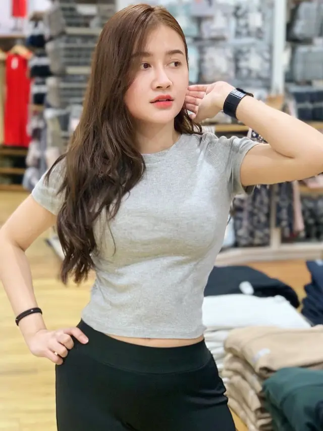 Ganti Nama Panggung Ini 7 Potret Lia Amelia Eks Trio Macan yang Makin Memesona
