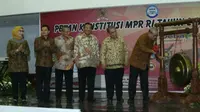 Pimpinan Badan Pengkajian MPR membuka Lomba Debat Konstitusi Tingkat Nasional dan Constitutional Drafting dalam rangka Hari Konstitusi MPR.