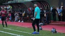 Pelatih Bhayangkara FC, Simon McMenemy saat melawan PS Tira pada lanjutan Liga 1 2018 di Stadion PTIK, Jakarta, Jumat (4/5/2018). Bhayangkara menang 4-2.  (Bola.com/Nick Hanoatubun)