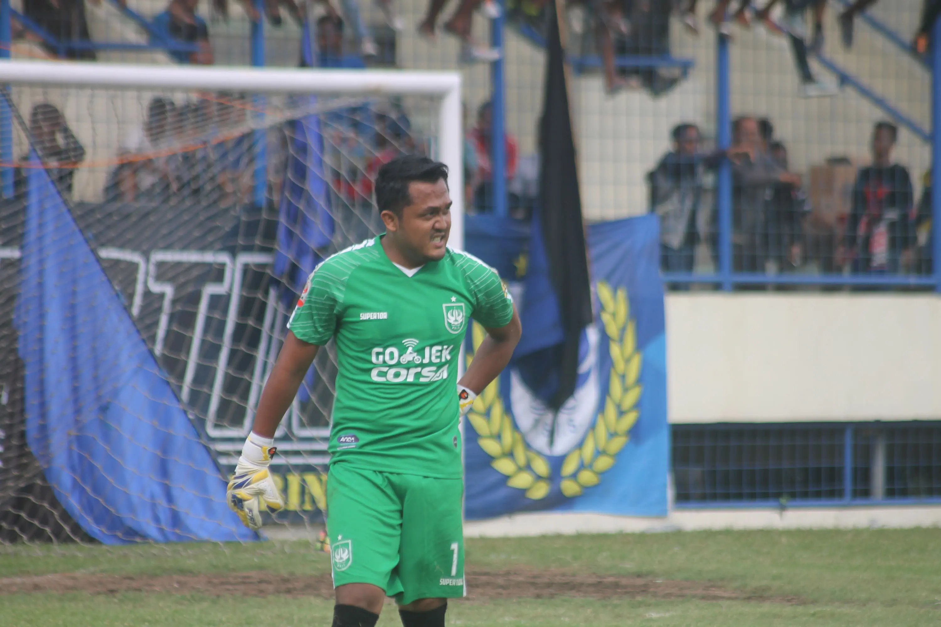Mantan kiper Persegres Gresik United, Aji Saka, mengikuti seleksi di PSIS Semarang. (Bola.com/Ronald Seger)