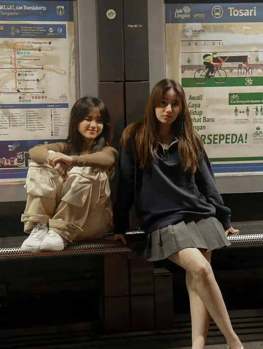 Dalam foto terbaru, Fuji Utami tampil SWAG bersama sang sahabat, Dannia Salsabila [@fuji_an]