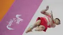 Ada empat peraih medali emas Olimpiade 2024 yang turut beraksi dalam ajang bergengsi ini, yakni Daiki Hashimoto dari Jepang, Carlos Yulo (Filipina), Zou Jingyuan (Tiongkok), serta Kayla Nemour (Aljazair). Tampak dalam foto, Luke Whitehouse dari Britania Raya berkompetisi di lantai selama Kejuaraan Dunia Senam Artistik ke-53 di Jakarta, Minggu 19 Oktober 2025. (AP Photo/Achmad Ibrahim)