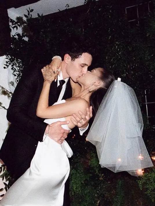 (Instagram/arianagrande)