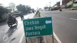 Arus lalu lintas di kawasan Simpang Jomin, Karawang, Jawa Barat,  sudah mulai ramai namun masih lancar, Jumat (1/7). Simpang Jomin saat musim mudik tidak sepadat biasanya dikarenakan adanya Tol Cipali. (Liputan6.com/Immaniel Antonius)