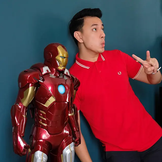 Penggemar Marvel, Ini 7 Potret Billy Davidson dengan Koleksi Action Figure Miliknya