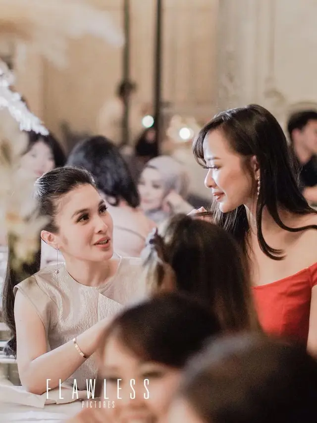 [Fimela] Yuanita Christiani dan Sandra Dewi