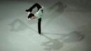 Atlet Jepang, Yuzuru Hanyu, beraksi dalam program Exhibition of Champions Kejuaraan Dunia Figure Skating 2016 di TD Garden, Boston, Massachusetts, AS, (3/4/2016). (AFP/Timothy A. Clary)
