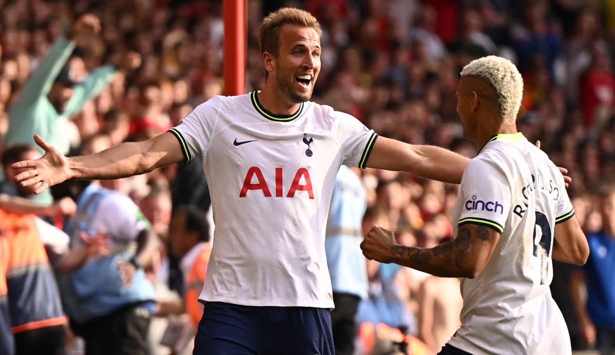 Sebagai salah satu klub anggota Big Six di Liga Inggris, Tottenham Hotspur saat ini bermaterikan pemain-pemain elite yang memiliki nilai pasar tinggi. Menurut situs Transfermarkt, tercatat ada 5 pemain Tottenham Hotspur dengan nilai pasar tertinggi pada musim 2022/2023. Siapa saja? Berikut daftar kelimanya. (AFP/Oli Scarff)