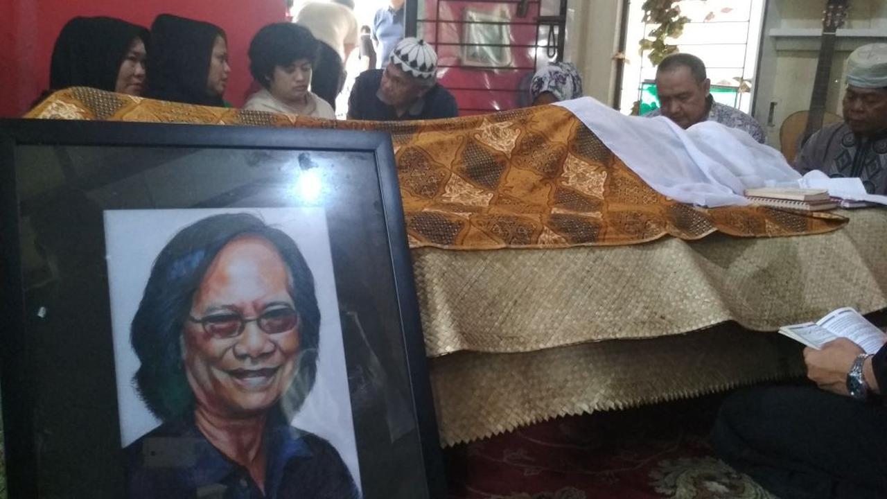 Vokalis Koes Plus Yon Koeswoyo meninggal