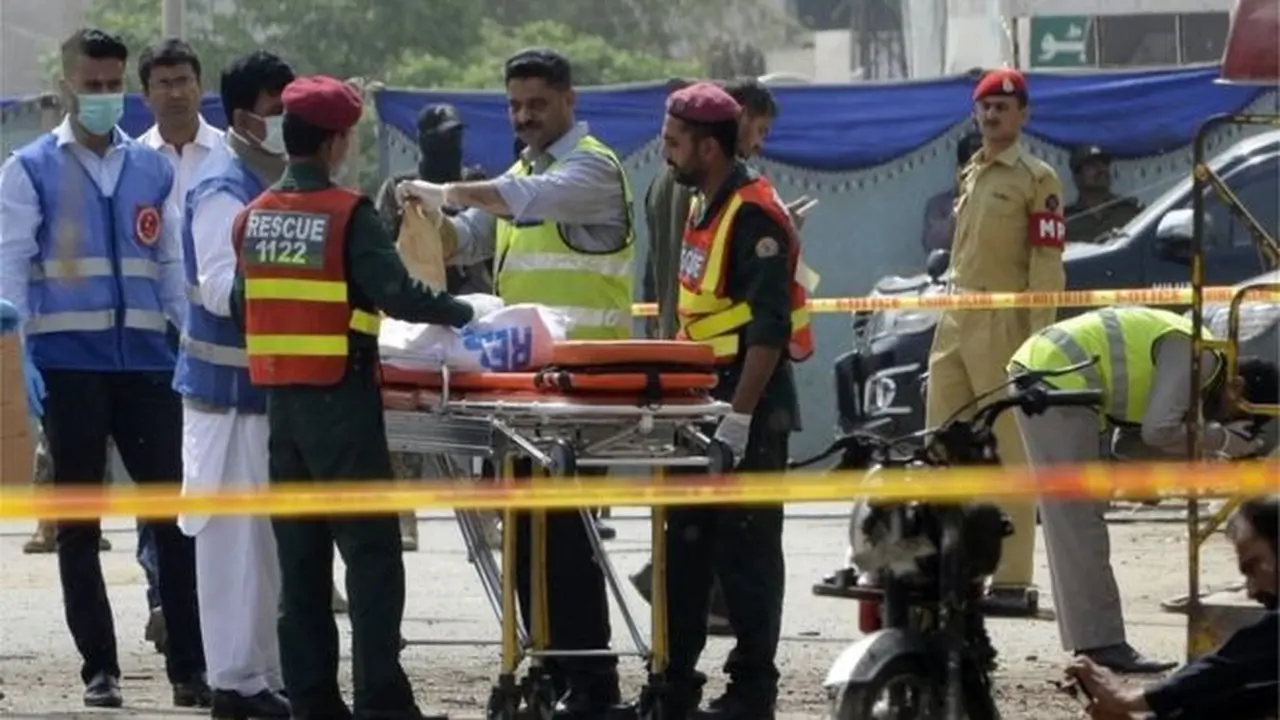 Korban ledakan bom Pakistan di Lahore. (AFP)