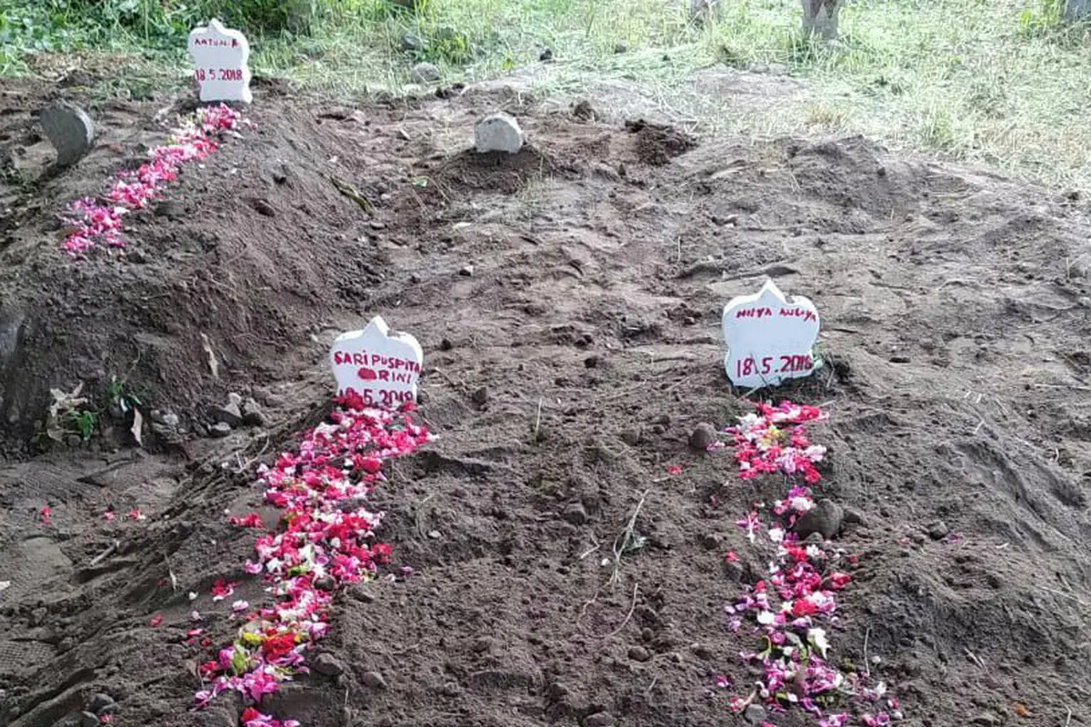 Pemakaman 3 terduga teroris di Sidoarjo
