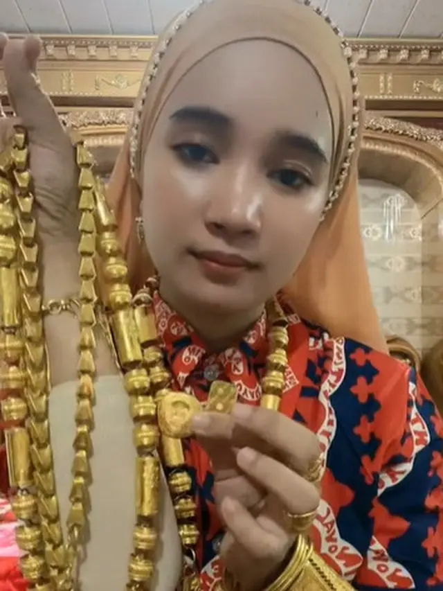 Viral Emak-emak Tunjukkan Koleksi Emasnya, Tak Mau Disebut Pamer oleh Netizen