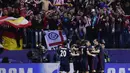 Pemain Atletico Madrid merayakan gol yang dicetak Antoine Griezmann ke gawang Barcelona pada leg kedua perempat final Liga Champions di Stadion Vicente Calderón, Madrid, Kamis (14/4/2016) dini hari WIB. (AFP/Javier Soriano)