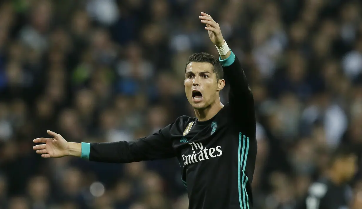 Biantang Real Madrid, Cristiano Ronaldo memimpin top scorer sementara dengan torehan enam gol. (AP/Tim Ireland)