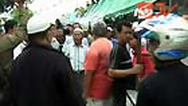 Tak Dapat Stand, Pedagang Protes