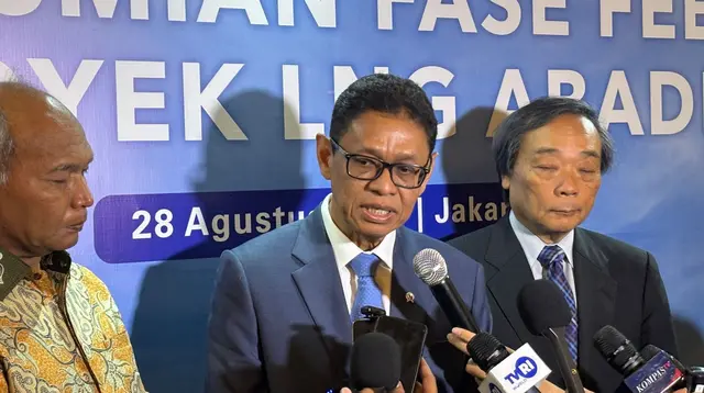 Wakil Menteri Energi dan Sumber Daya Mineral (ESDM) Yuliot Tanjung dalam acara Peresmian fase Feed proyek LNG Abadi, di Hotel Mulia, Jakarta, Kamis (28/8/2025). (Liputan6.com/Tira)&nbsp;