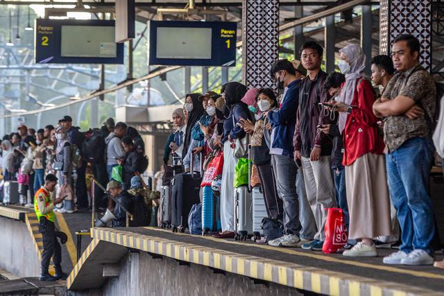 Sepekan Jelang Lebaran, Kepadatan Arus Mudik Mulai Terasa di Stasiun Lempuyangan Yogyakarta